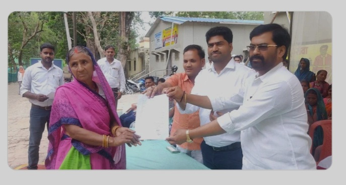 प्रधानमंत्री शहरी आवास योजना के तहत 28 लाभुकों को मिली पहली किस्त की राशि